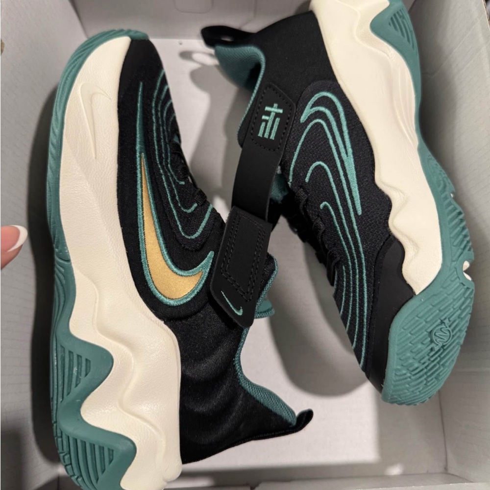 Kid size 12 Giannis Immortality 4